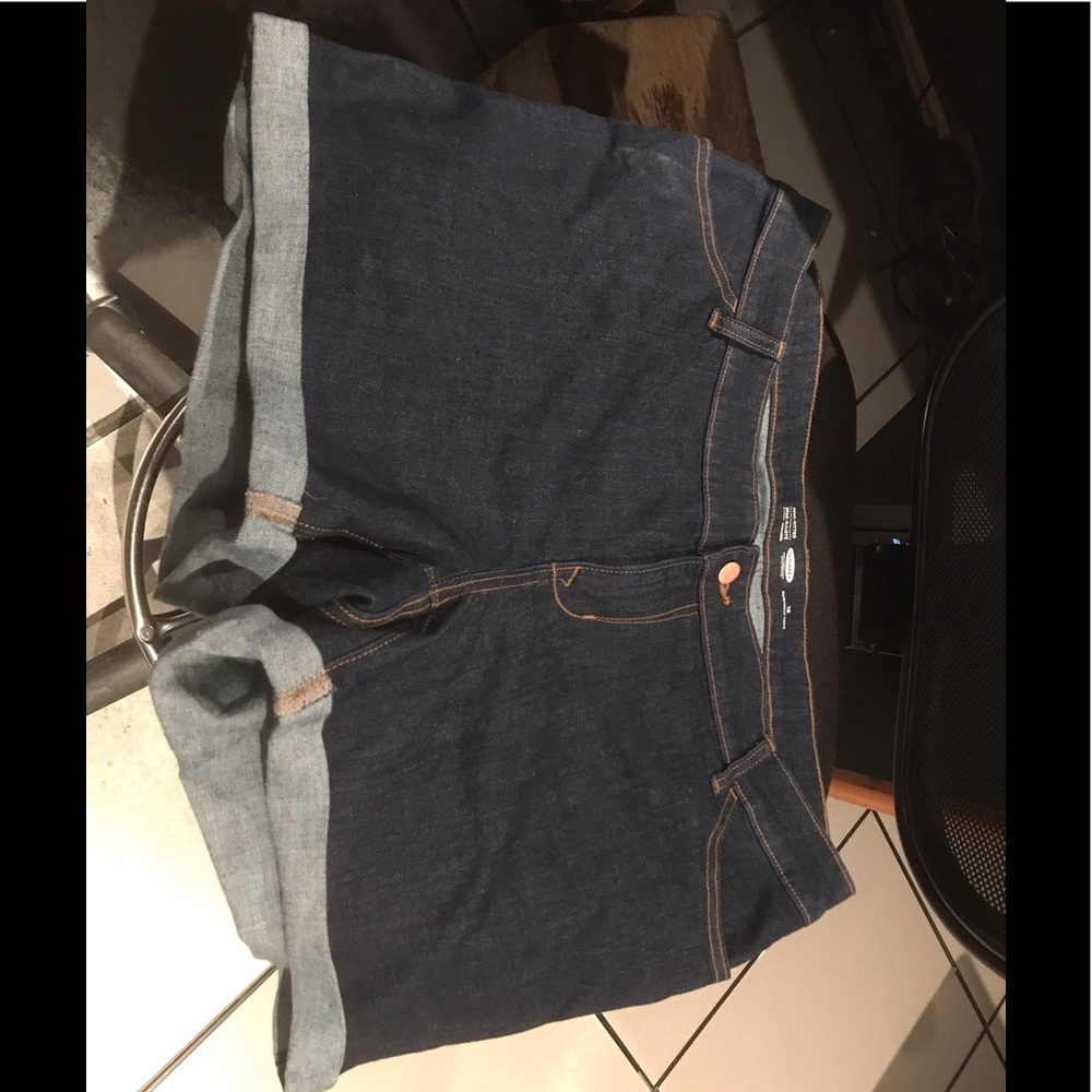 Old Navy Size 18 Plus Semi-Fitted Stretch Shorts